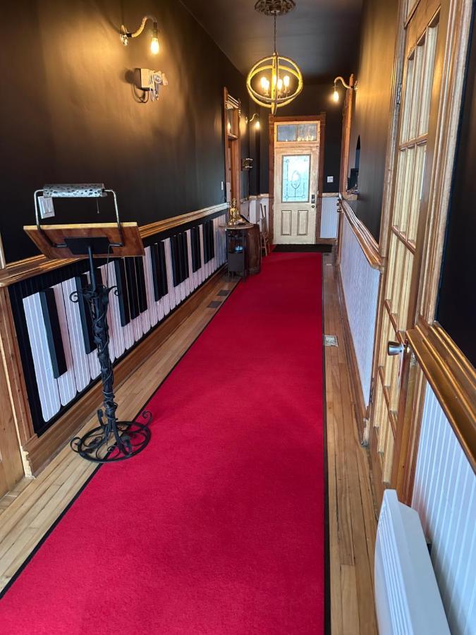 Auberge Et Bistro Namaste Lachute Екстериор снимка