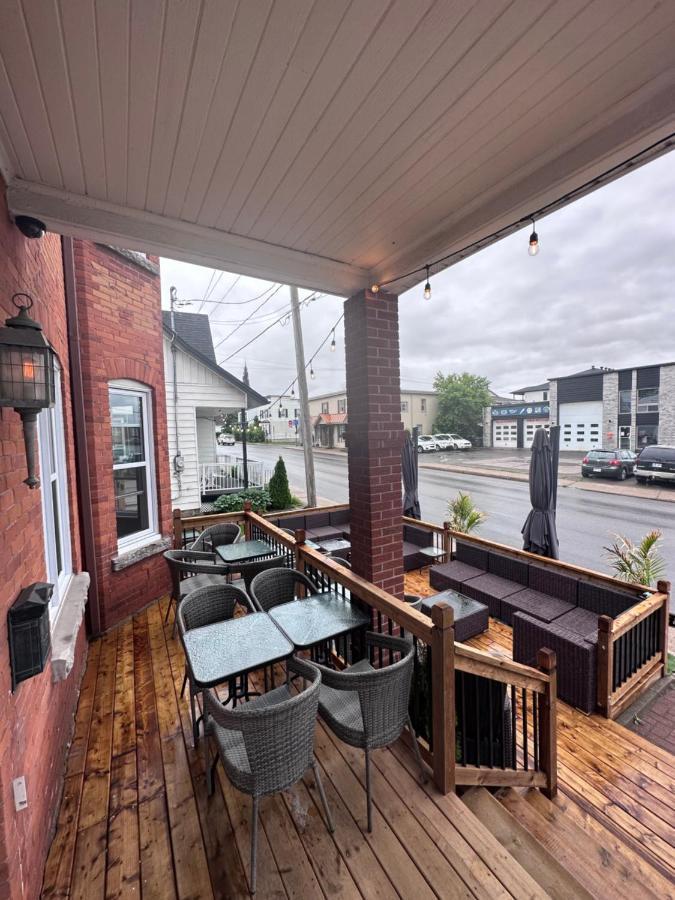 Auberge Et Bistro Namaste Lachute Екстериор снимка