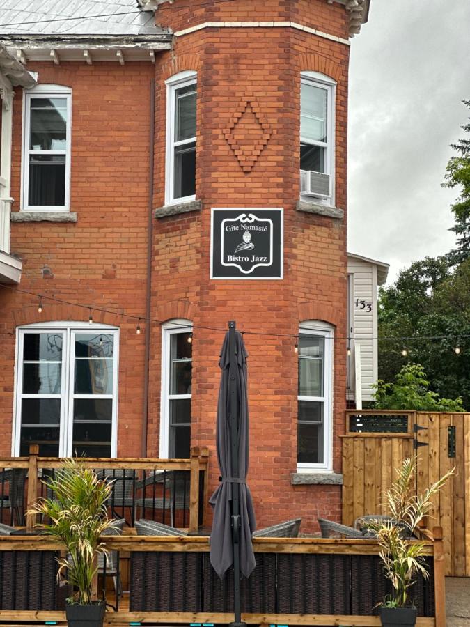 Auberge Et Bistro Namaste Lachute Екстериор снимка
