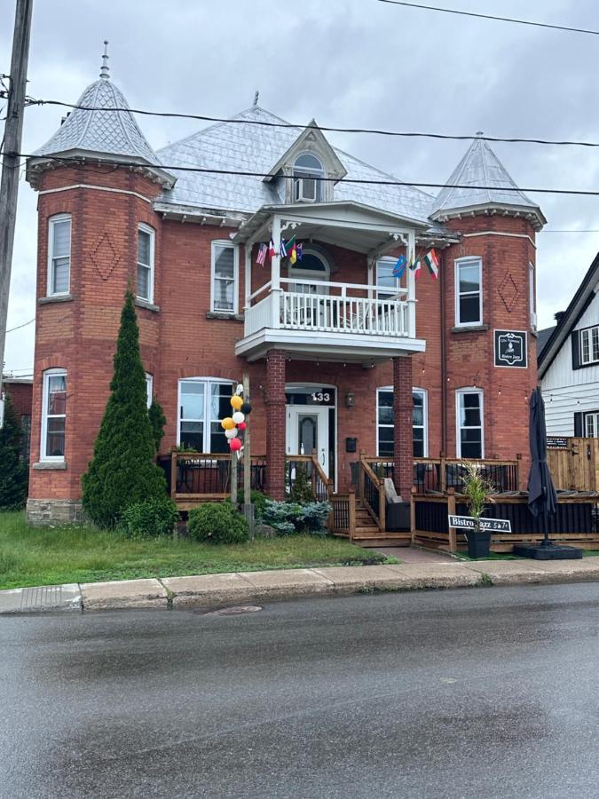 Auberge Et Bistro Namaste Lachute Екстериор снимка