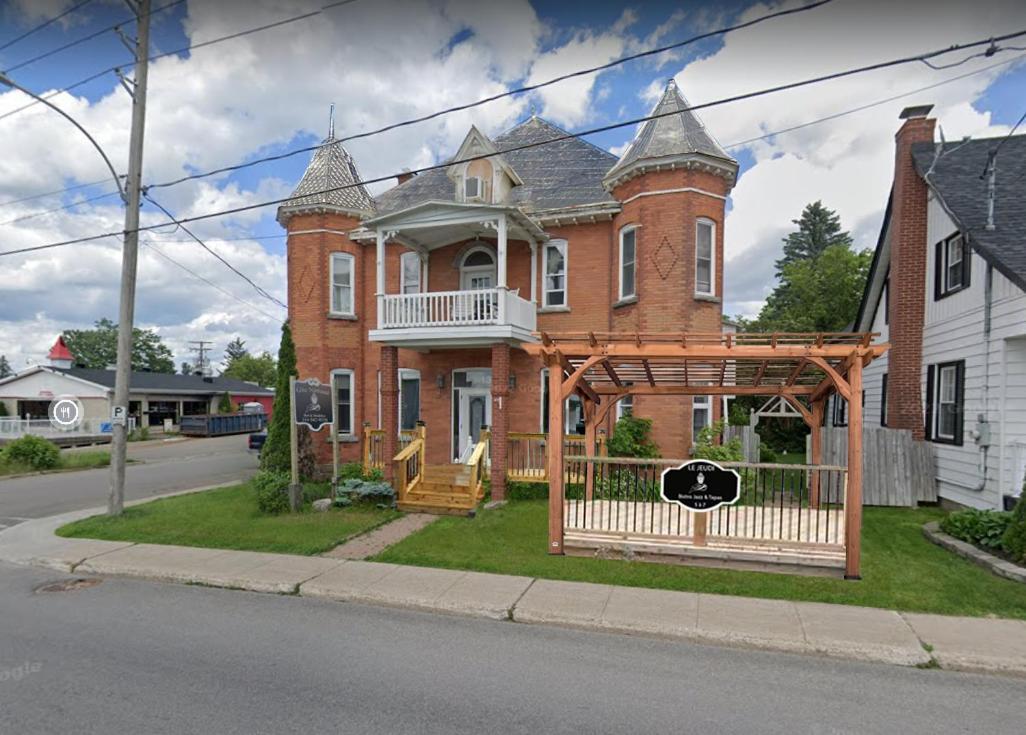 Auberge Et Bistro Namaste Lachute Екстериор снимка
